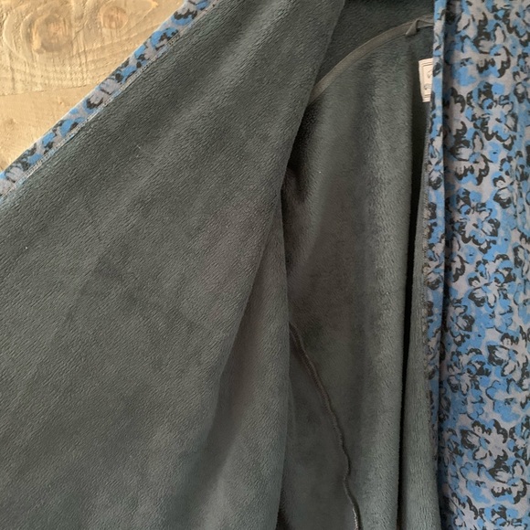 UGG Sweater Wrap - Picture 4 of 5